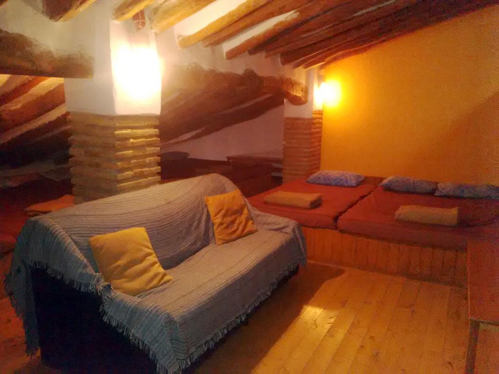 Hostel Ull De Canals